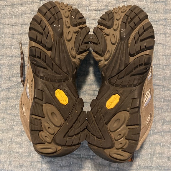 Like New Merrell 7.5 hikers - Picture 7 of 7